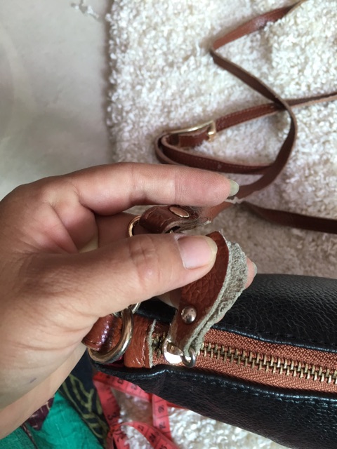 Túi đi da thật hiệu y hình đeo chéo