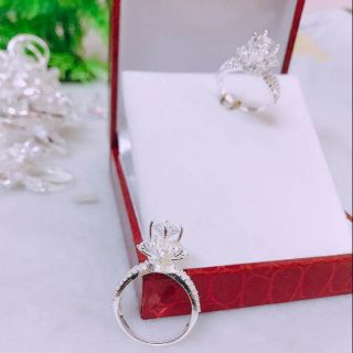 NHẪN HOA BẠC ĐÁ CAO LẤP LÁNH