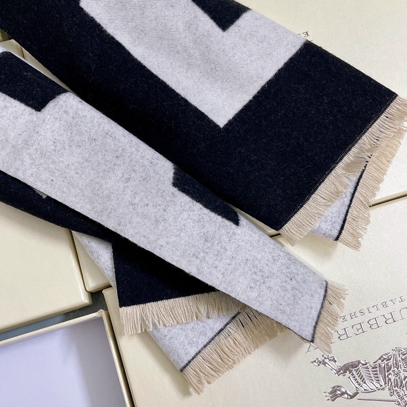 Khăn len BBR 2 màu cho nam nữ