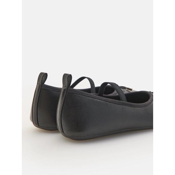 Giày bé gái màu đen hoạ tiết nơ thỏ Sinsay siêu đáng yêu