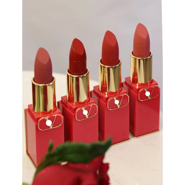 Son Rosso Valentino Refillable Lipstick 111A Undressed Velvet Matte