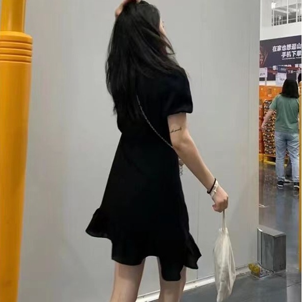 Đầm len Perty tay phồng màu đen dễ phối đồ phong cách Hàn Quốc thời trang cho nữ