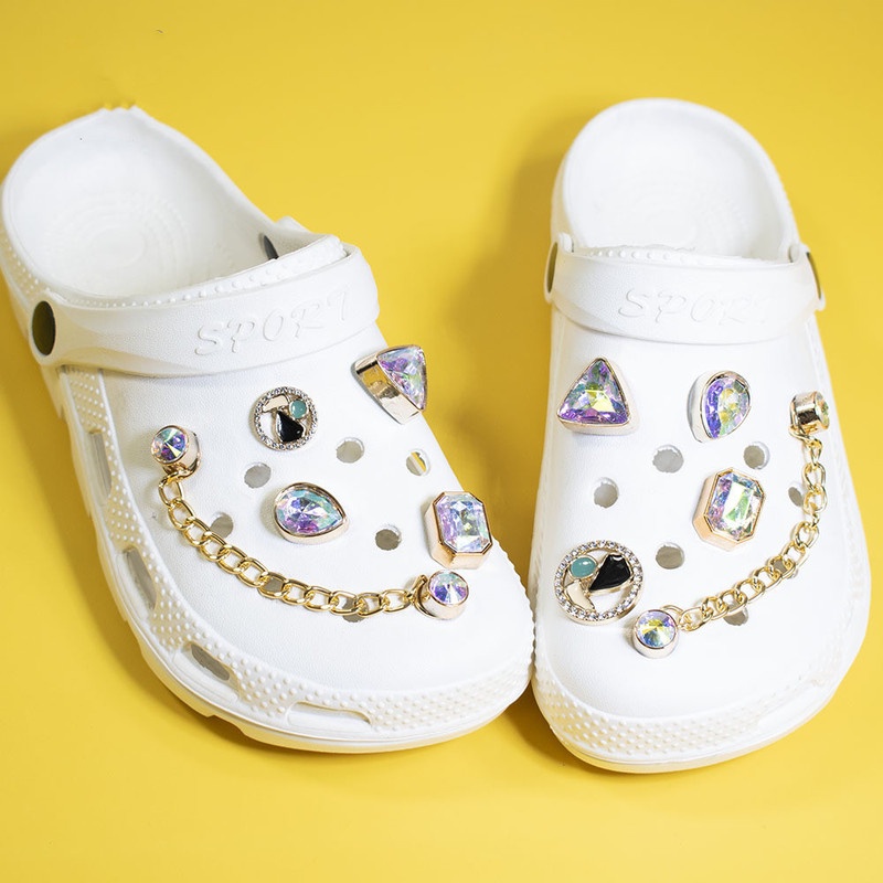 Bộ Phụ Kiện Trang Trí Giày Crocs Jibbitz Đính Đá Giả Ngọc Trai Phối Dây Xích