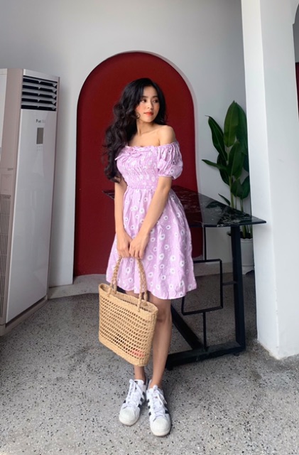 ĐẦM HOA TÍM BẸT VAI