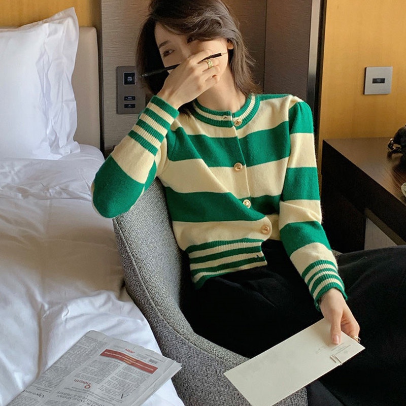 Áo sweater dệt kim tay dài họa tiết kẻ sọc phối khóa kim loại thời trang thu đông