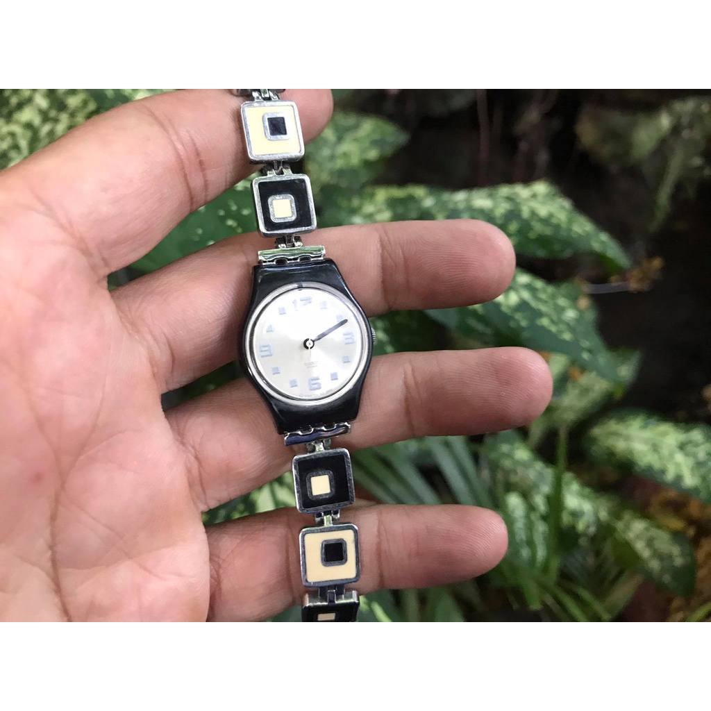 Đồng hồ nữ Swatch