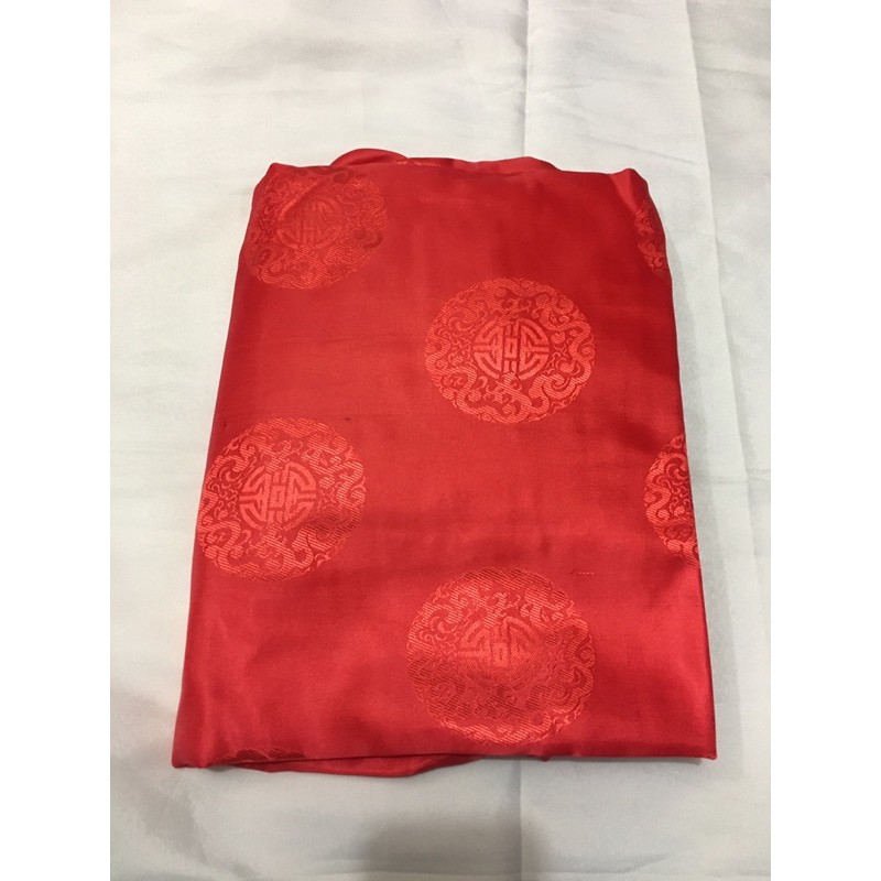 Áo tế, Áo lễ, Áo dâng hương. vải sài gòn loại phi đẹp in hoa thọ tay rộng 33cm