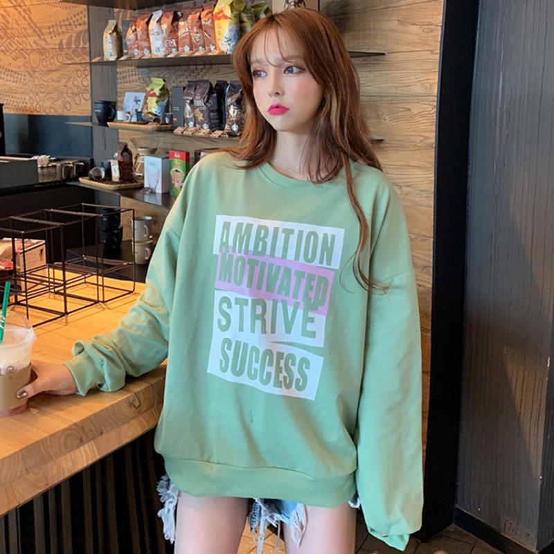 Áo Sweater tay dài cổ tròn hoạ tiết chữ in thiết kế dáng rộng thoải mái