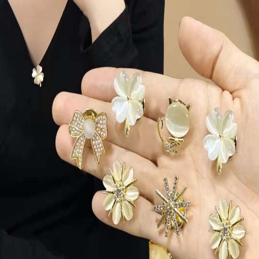 Cài Áo Hình Cỏ Bốn Lá Đính Đá Pha Lê Phong Cách Nhật Bản Và Hàn Quốc Phù Hợp Làm Quà Sinh Nhật Bạn Gái