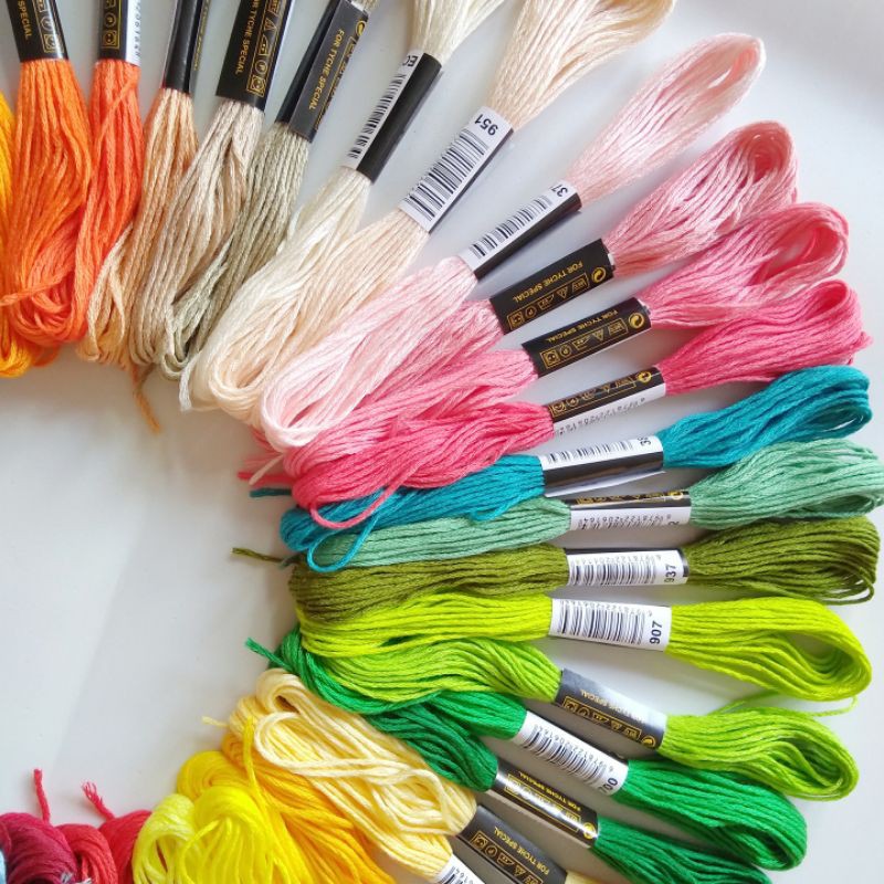 Chỉ thêu 50 màu khác nhau