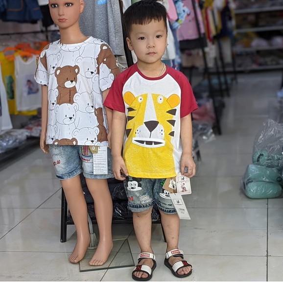 Áo phông cộc trẻ em hình hổ LITTLE MAVEN màu trắng phối tay đỏ chất thun cotton 100% siêu co giãn cho bé trai (307017)