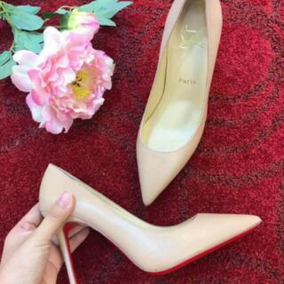 Cao gót đế đỏ màu nude nhạt