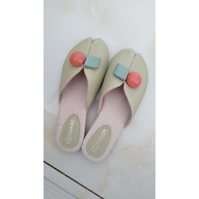 Dép sục nữ ulzzang trơn gắn hình khối nghộ nghĩnh