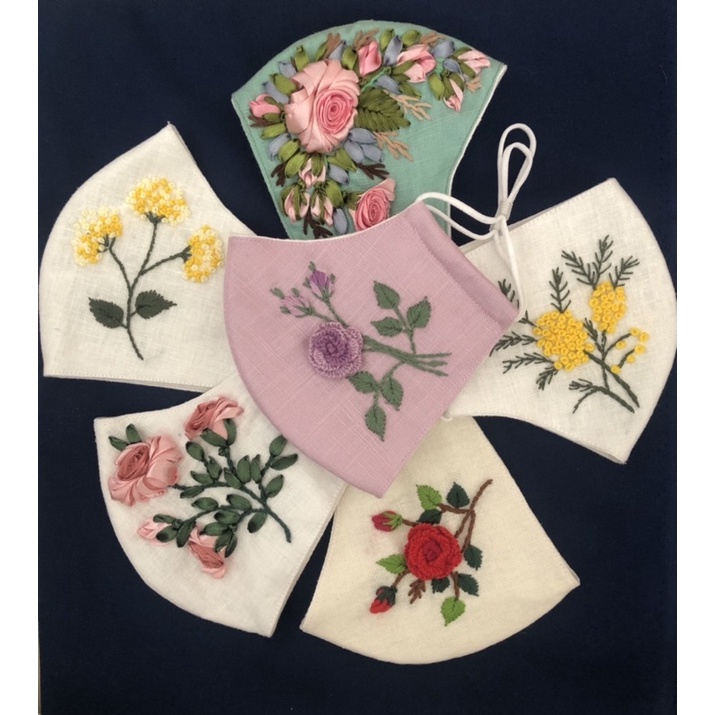 Khẩu trang thêu handmade