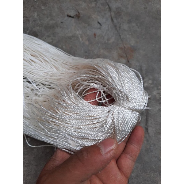1 cuộn dây buộc , thả diều , khâu vá lưới lồng bè