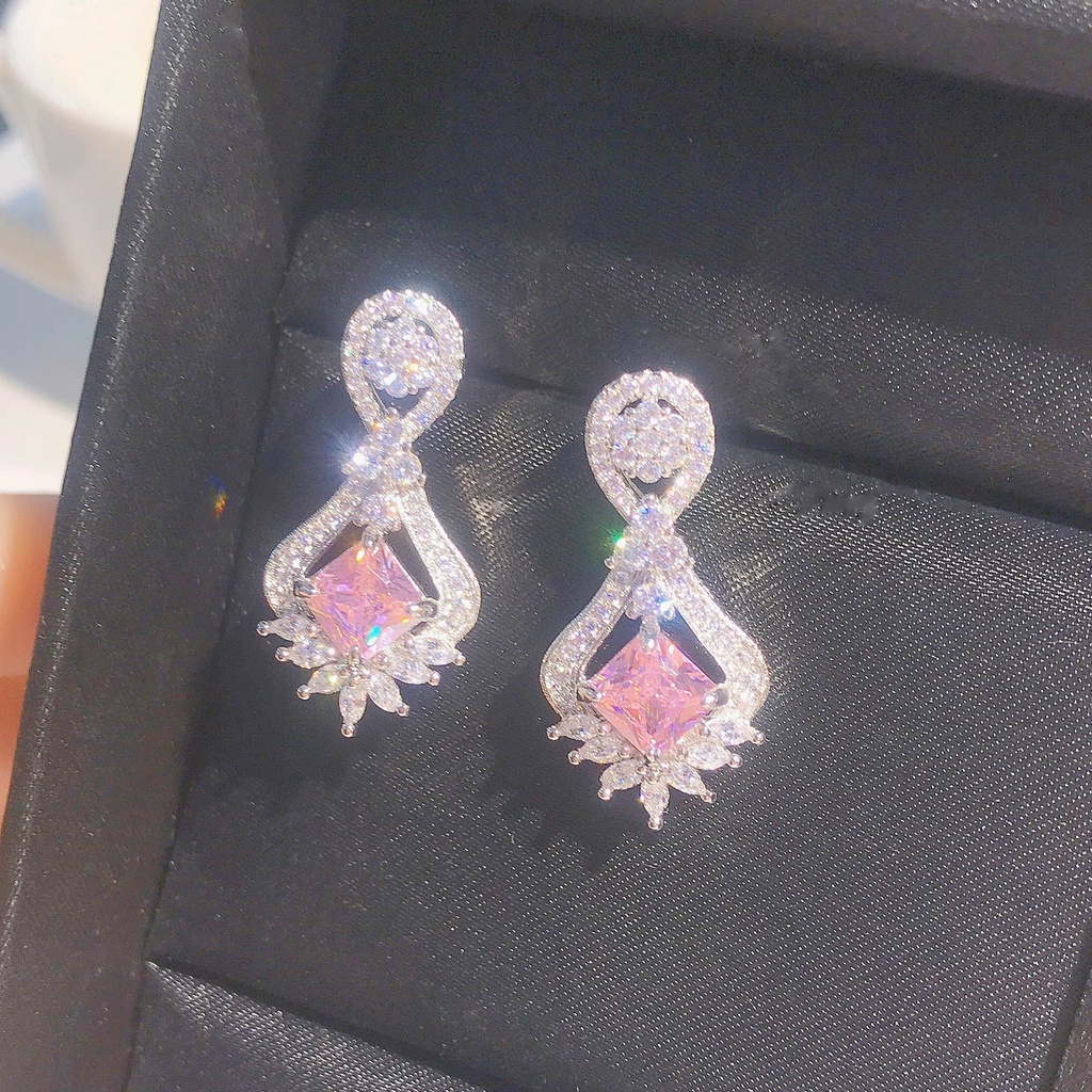 Bông tai hình vuông đính đá sang trọng