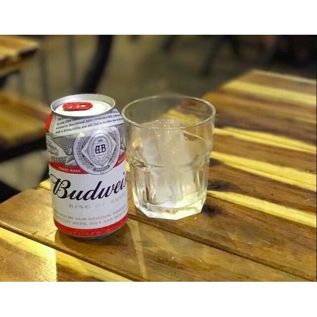 Bia Budweiser 1 Thùng 24 Lon 330ML Hạn Sử Dụng Lâu Dài Chính Hãng