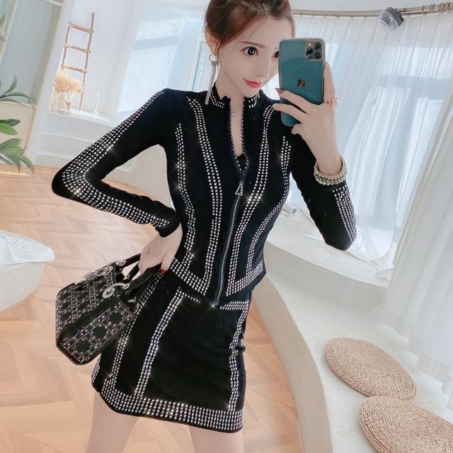 Bộ áo khoác cardigan có khóa kéo + chân váy chữ A đính đá phong cách Hàn Quốc mới năm 2021