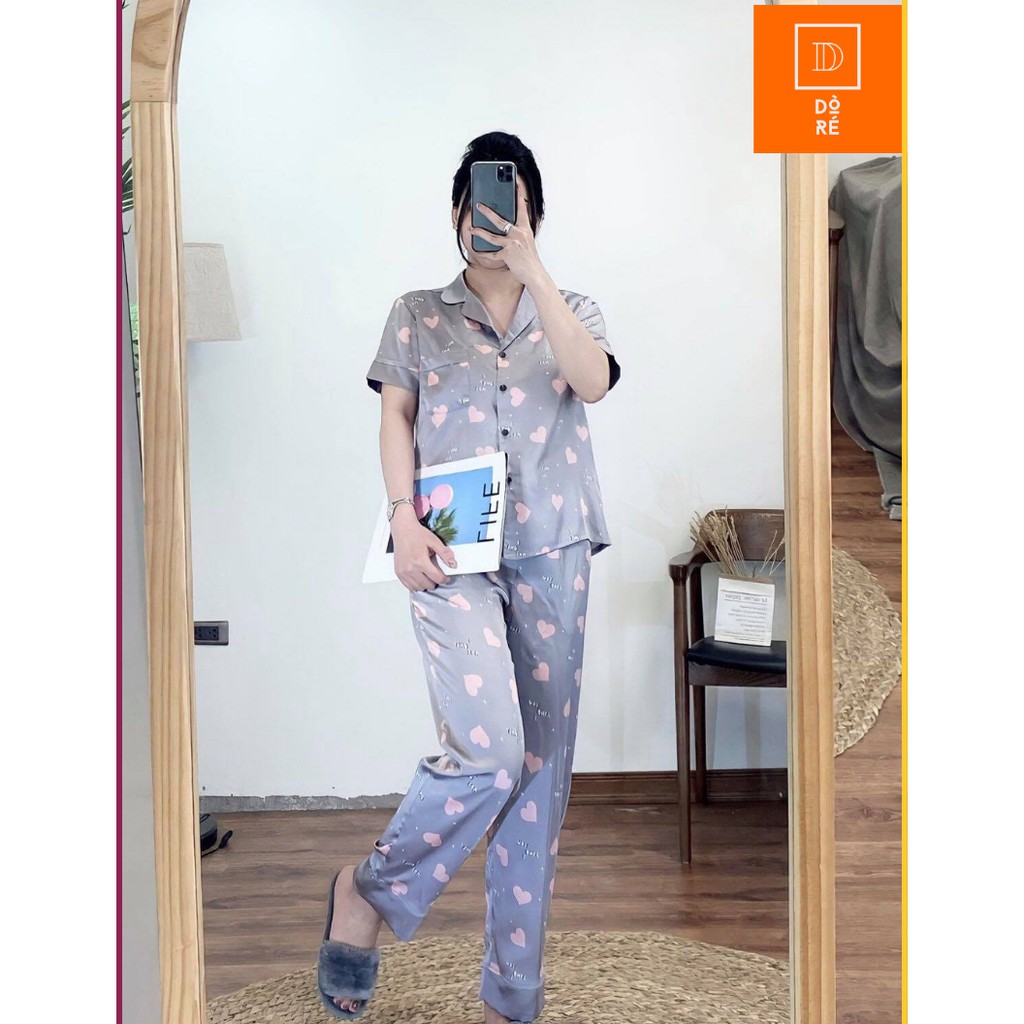 Bộ mặc nhà Vic Pyjama lụa họa tiết trái tim phối viền so kute, chất liệu lụa HQ mềm mướt, mịn mát