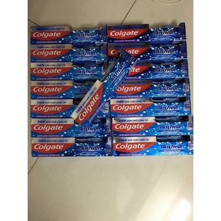 Kem đánh răng Colgate Maxxfresh Bạc Hà 230g tặng bàn chải