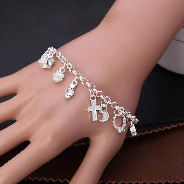 Vòng tay mạ bạc đính đá zircon với những mặt dây dễ thương xinh xắn dành cho nữ