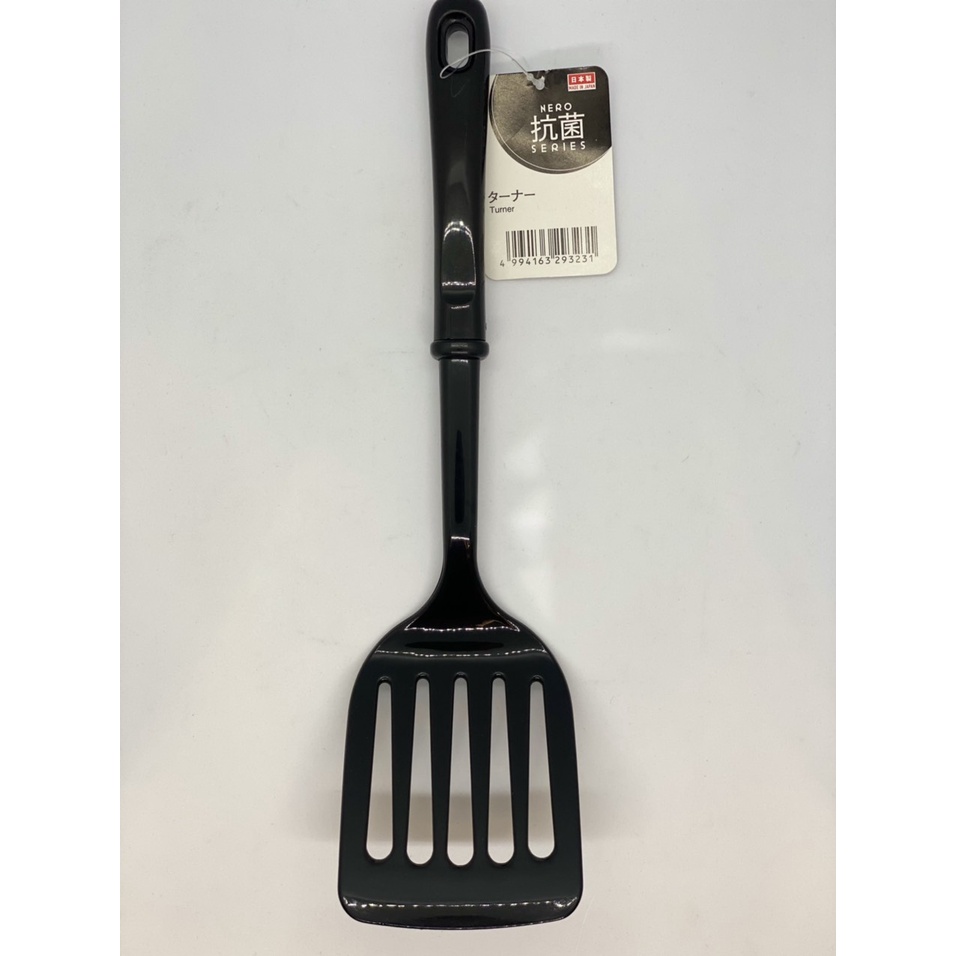 Daiso Xẻng lật thức ăn Nero có chất kháng khuẩn trên bề mặt