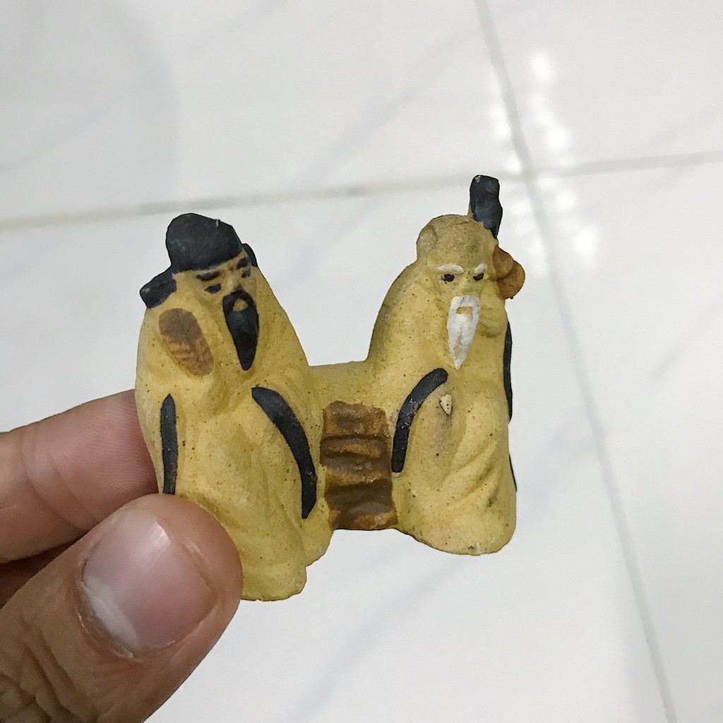 HAI ÔNG ĐÁNH CỜ TRANG TRÍ HỒ CÁ NON BỘ DÀI 5CM CAO 5CM