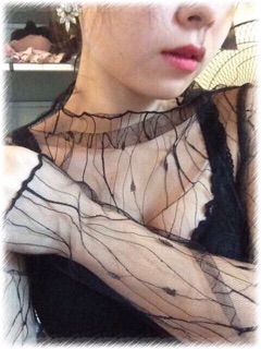 Áo ren lưới xuyên thấu