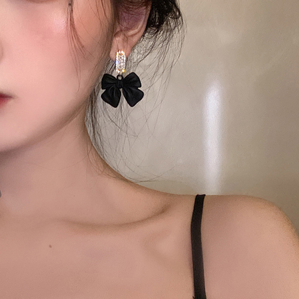 Khuyên Tai Nữ Trang Tạo Hình Độc Đáo