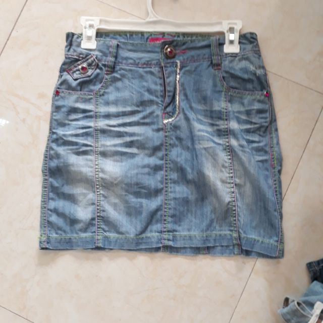 Lô chân váy và quần bò nguyễn thị hương lan đồng giá 25k