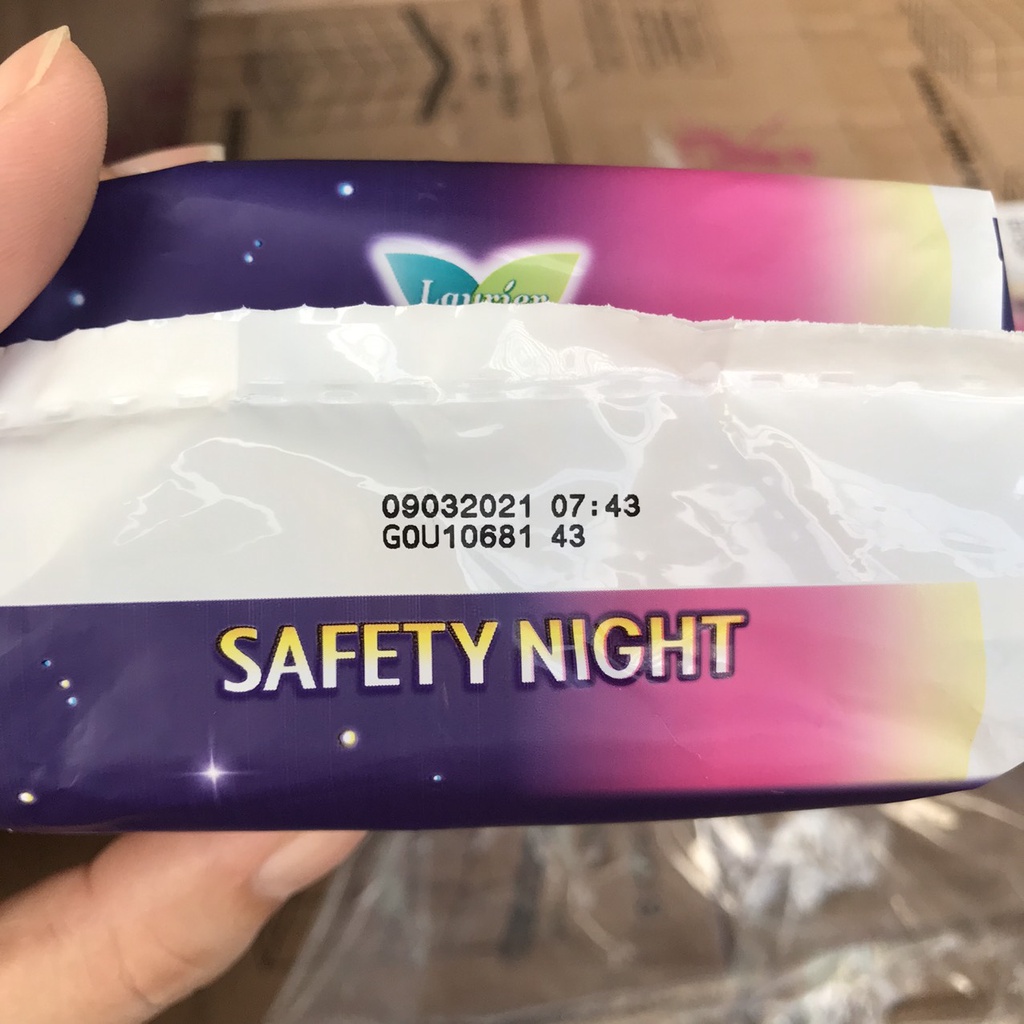 Combo 4 Gói Băng Vệ Sinh Laurier Safety Night Ban Đêm 35cm 4 Miếng