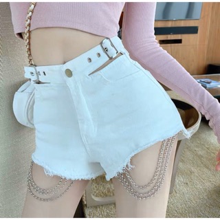 Quần đùi phối dây xích cá tính