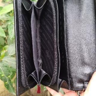 Vừa ví, cầm tay, đeo chéo.