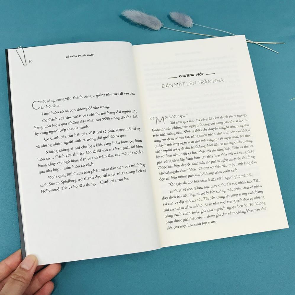 Sách - Kẻ Khôn Đi Lối Khác - The Third Door (Tái bản 2021) [AlphaBooks]