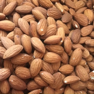 Hạnh nhân tuoi tách vỏ
