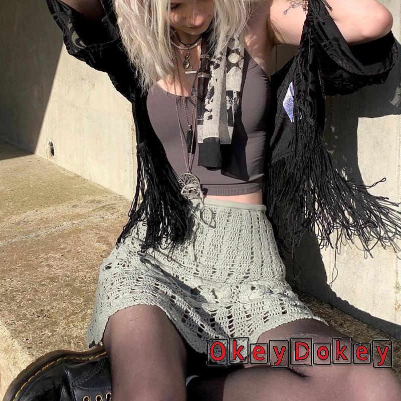 Áo croptop hai dây ôm dáng phong cách thời trang gợi cảm dành cho nữ