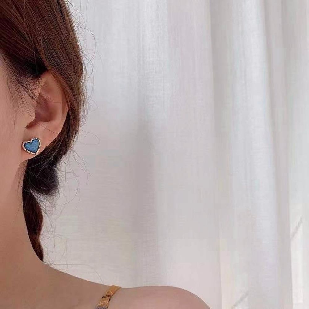 Khuyên Tai Hình Trái Tim Bằng Nhựa Resin Đơn Giản Thời Trang Hàn Quốc Cho Nữ