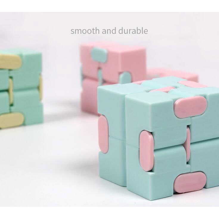 Khối Rubik Vô Cực Sáng Tạo Giải Tỏa Căng Thẳng Cho Văn Phòng