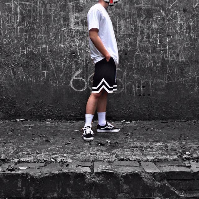 [Mã WASTUP5 giảm 10% tối đa 20K đơn 99K] Quần Đùi V Nam, Nữ UNiSex | BigBuy360 - bigbuy360.vn