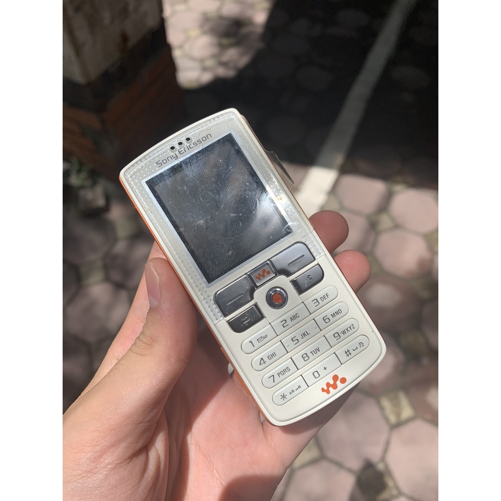 Điện thoại sony w800i nữ hoàng nhạc số
