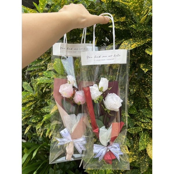 Bó hoa lụa kèm túi đựng cao cấp