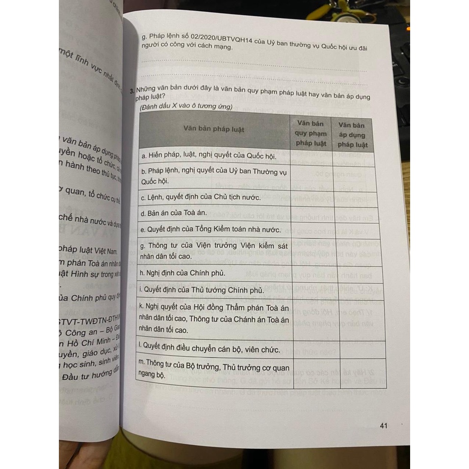 Sách - Bài tập giáo dục kinh tế và pháp luật 10 ( kết nối ) + Bán kèm 1 tẩy chì