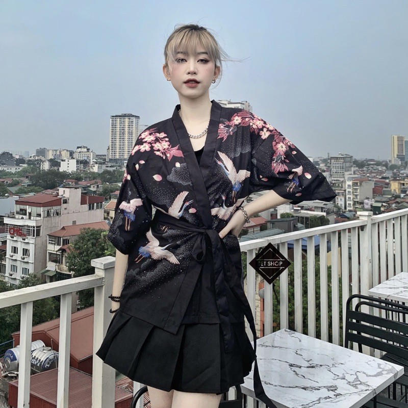 Áo kimono chim và hoa anh đào