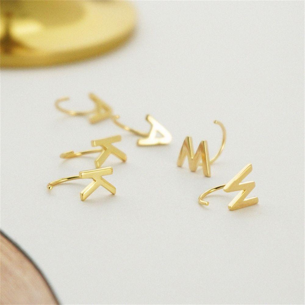 Khuyên Tai Xỏ Lỗ Bằng Đồng Chữ Cái Nhỏ Nhắn Cá Tính