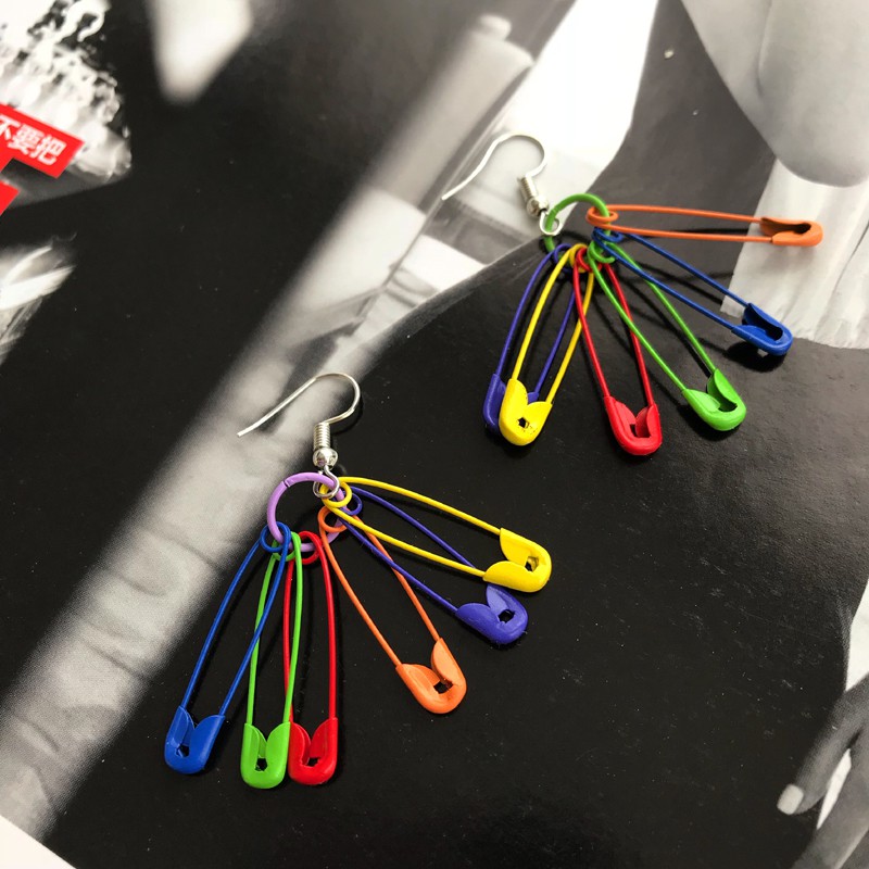 Bông Tai Hình Kim Băng Màu Cầu Vồng