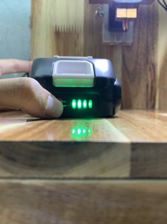 Pin makita 18v 3A
