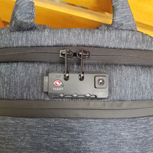 Balo Laptop Miti có dây sạc điện thoại