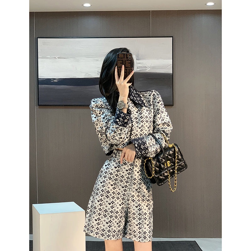Bộ đồ Chanel dáng ôm quyến rũ thời trang cho nữ