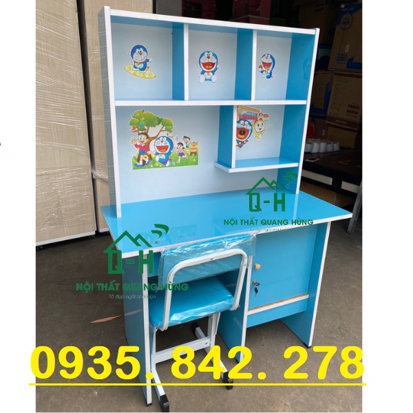 BÀN HỌC SINH CÓ KÈM HÌNH DÁN DOREMON