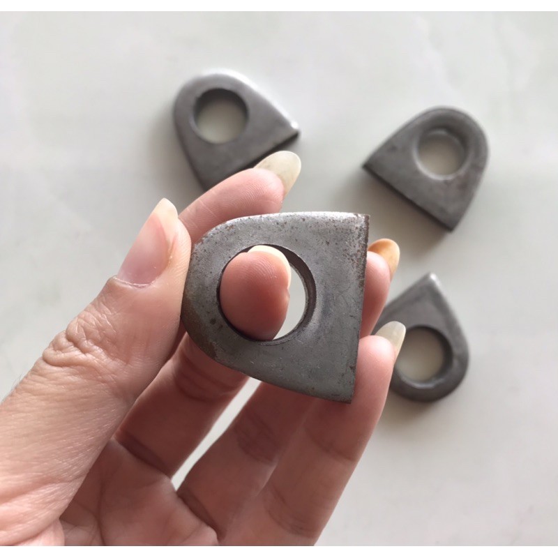 Khoen cửa sắt, tai sắt dẹp